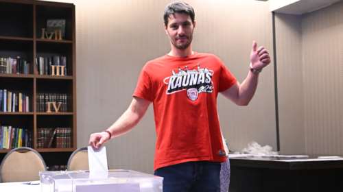 Εκλογές 2023: Πήγαν να ψηφίσουν οι φίλοι του Ολυμπιακού σε Κάουνας και Βίλνιους