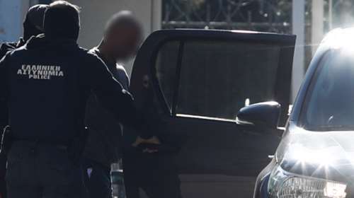 Έγκλημα στο Παλαιό Φάληρο: &quot;Μόλις κήδεψα τον άντρα μου, τον σφάξανε&quot; - Συγκλονίζει η σύζυγος του ιδιοκτήτη πρακτορείου