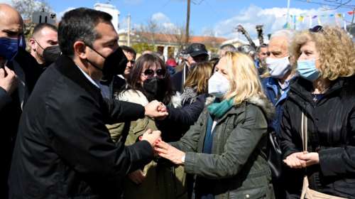 Τσίπρας από την Καλαμάτα για την ακρίβεια: Η κυβέρνηση Μητσοτάκη παριστάνει τον τροχονόμο των καρτέλ
