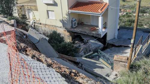 Κραυγή αγωνίας από τους κατοίκους στον Νέο Βουτζά - Η γη &quot;καταπίνει&quot; τα σπίτια τους [βίντεο]