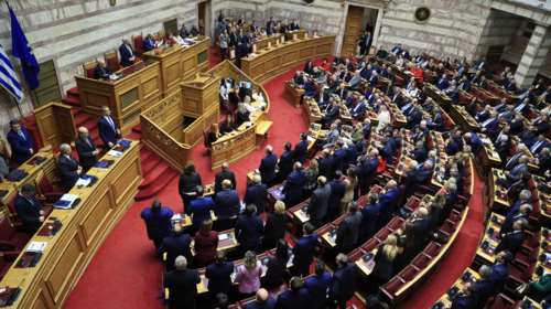 Βουλή: Ποιοι είναι οι τέσσερις ανεξάρτητοι βουλευτές που υπερψήφισαν τον προϋπολογισμό