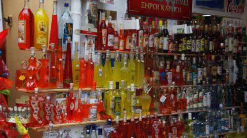 Ίλιγγος από τις πωλήσεις ποτών στις κάβες εν μέσω lockdown: &quot;Αυξήθηκαν πάνω από 200% - Κάνουν πάρτι στα σπίτια&quot;