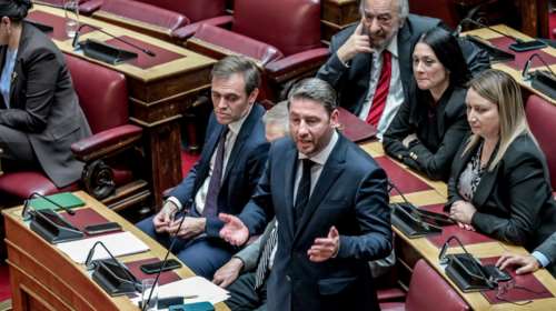 Το ΠΑΣΟΚ συνεχίζει να &quot;βομβαρδίζει&quot; με τροπολογίες: Ζητά επαναφορά συλλογικών συμβάσεων, τριετιών και διαιτησίας