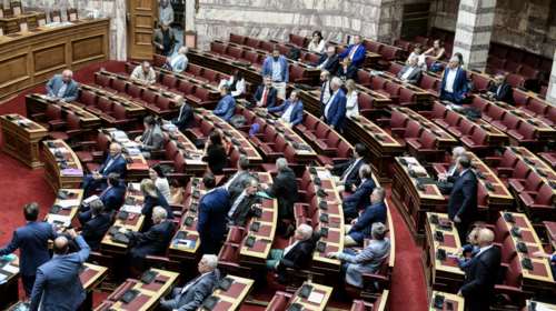 Στην Ολομέλεια της Βουλής το νομοσχέδιο με τις αλλαγές σε ΔΕΚΟ και ΑΕ του Δημοσίου