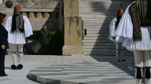 Εορτασμός 25ης Μαρτίου: Μαχητικά στον αττικό ουρανό και κατάθεση στεφάνου από την Πρόεδρο της Δημοκρατίας