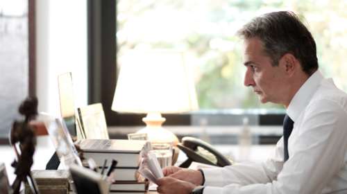 Κορονοϊός: Νέα μέτρα ανακοινώνει η κυβέρνηση μετά το ρεκόρ κρουσμάτων – Στις 11 τηλεδιάσκεψη Μητσοτάκη – Τσιόδρα