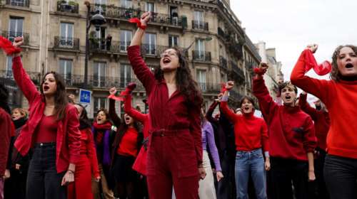&quot;Όχι σημαίνει όχι&quot;: Χιλιάδες Γάλλοι στους δρόμους κατά της βίας εις βάρος των γυναικών με συνθήματα για την Πελικό [εικόνες]