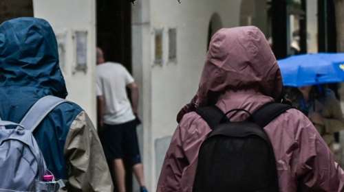 Σε εξέλιξη η κακοκαιρία: Οι περιοχές που επηρεάζονται περισσότερο και πόσο θα διαρκέσει - Απαιτείται προσοχή