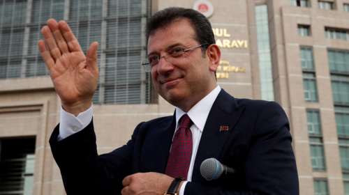 &quot;Ο φόβος δεν έχει κανένα όφελος - Δεν θα υποκύψω&quot; - Το πρώτο μήνυμα Ιμάμογλου μετά την προφυλάκισή του