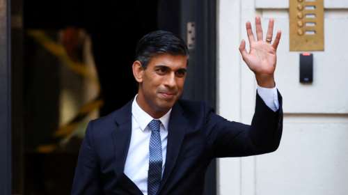 Ο &quot;ξύλινος&quot; και &quot;γκαφατζής&quot; Ρίσι Σούνακ: Πώς υποδέχθηκαν τα βρετανικά ΜΜΕ τον νέο πρωθυπουργό