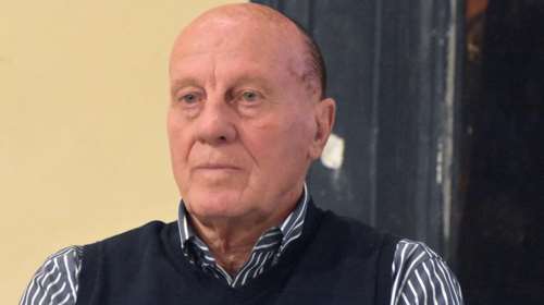 Σε κρίσιμη κατάσταση ο Μίμης Δομάζος που υπέστη ανακοπή, ανήμερα των γενεθλίων του - Έγινε ανάταξη, νοσηλεύεται διασωληνωμένος