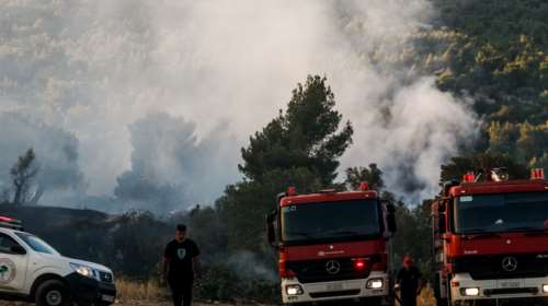 Χωρίς ενεργό μέτωπο οι φωτιές σε Μέγαρα, Σαλαμίνα, Πεντέλη - Πολύ υψηλός κίνδυνος πυρκαγιάς σήμερα