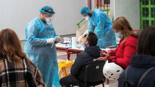 Στην ουρά για rapid test οι εκπαιδευτικοί πριν το άνοιγμα των σχολείων - Τι δείχνουν τα πρώτα αποτελέσματα