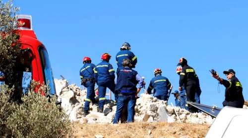 Σεισμός στην Κρήτη: Νεκρός ο εγκλωβισμένος στο Αρκαλοχώρι - Τον καταπλάκωσε ο τρούλος της εκκλησίας - 11 τραυματίες [βίντεο]