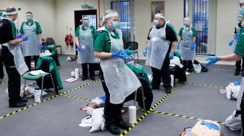 Βρετανία: &quot;Άσκηση Πανάκεια&quot; του στρατού- Θα κάνουν μαζικούς εμβολιασμούς ακόμη και στα γηπεδα