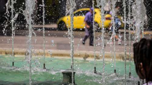 Στο &quot;κόκκινο&quot; ο υδράργυρος σε όλη τη χώρα: Πού θα δούμε 43άρια σήμερα, Πέμπτη και Παρασκευή οι πιο δύσκολες μέρες