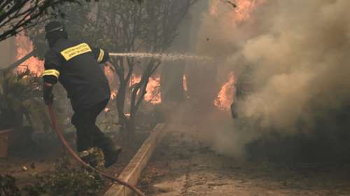 Live blog: Πύρινος εφιάλτης στην Αττική - Απειλούνται σπίτια στον Ερυθρό, ξεκίνησαν ρίψεις τα εναέρια μέσα