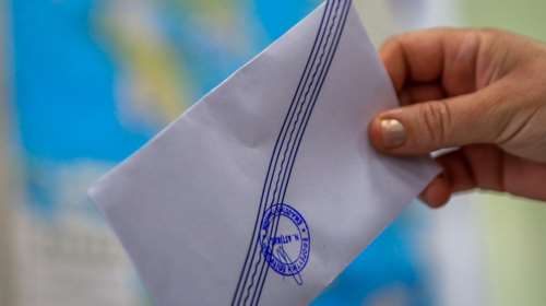 Metron Analysis: Πάνω από τα ποσοστά των ευρωεκλογών η ΝΔ, τρίτο κόμμα το ΚΚΕ - Εκτός Βουλής η Λατινοπούλου