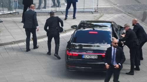 Σλοβακία: Aνέκτησε τις αισθήσεις του o Ρόμπερτ Φίτσο μετά από πολύωρη χειρουργική επέμβαση [εικόνες-βίντεο]