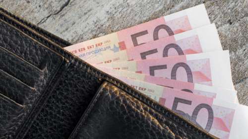 Κατώτατος μισθός: Πόσο θα αυξηθεί σε ιδιωτικό και δημόσιο τομέα το 2025 - Οι τρεις αλλαγές στον καθορισμό του