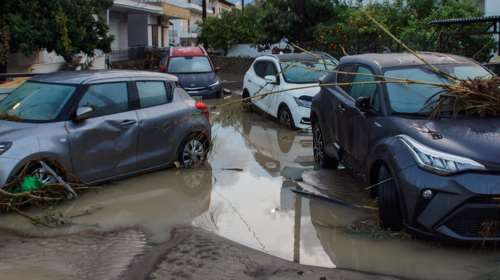 Κακοκαιρία Bora: Πώς θα κινηθούν τα φαινόμενα μέχρι την Τρίτη - Η εξήγηση Κολυδά για τις επίμονες καταιγίδες στη Ρόδο