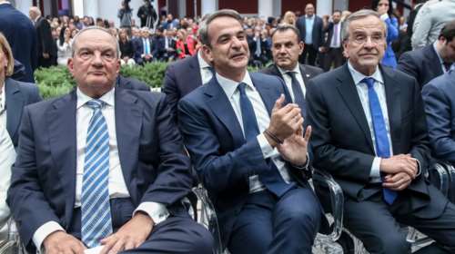 Μητσοτάκης στο Ζάππειο: &quot;Το &#39;15 ο πολιτικός τυχοδιωκτισμός θα γκρέμιζε ό,τι χτίζαμε&quot; - Μήνυμα ενότητας από Σαμαρά και Καραμανλή