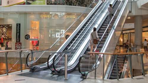 Συνεδριάζουν οι λοιμωξιολόγοι με 4 φακέλους: Εμπορικά κέντρα, φροντιστήρια, κέντρα αισθητικής, αγορές χωρίς SMS