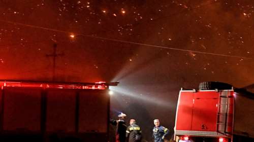 Ολονύχτια μάχη με τις φλόγες στην Κορινθία- To μέτωπο εκτείνεται σε μήκος 32 χλμ.- Έκλεισε η εθνική Κορίνθου- Πατρών