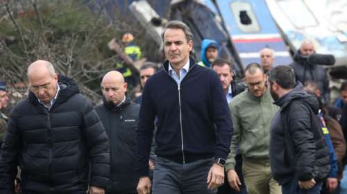 Η τραγωδία στα Τέμπη εκτροχιάζει και τις πολιτικές εξελίξεις: Παραίτηση Καραμανλή και σενάρια μικρής αναβολής των εκλογών