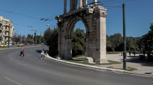 Κατεβάζει ρολά η χώρα λόγω κορονοϊού: Κλειστά καταστήματα και εργασία από το σπίτι