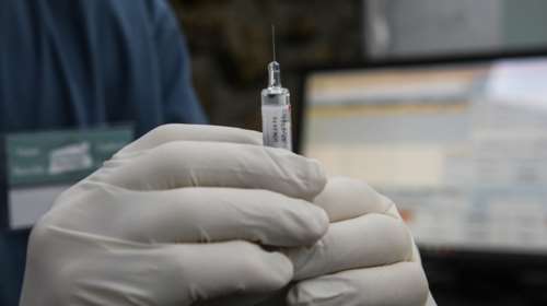 Αντίστροφη μέτρηση για τους εμβολιασμούς - Σε λειτουργία από την Τρίτη η πλατφόρμα emvolio.gov.gr