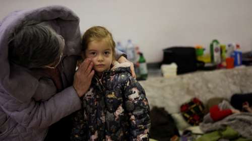 Κίεβο: Χιλιάδες άμαχοι κρύβονται στο Μετρό για να γλιτώσουν από τις ρωσικές βόμβες [συγκλονιστικές εικόνες]