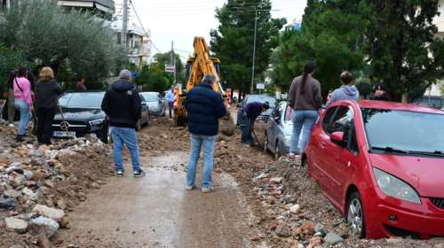 Ανω Γλυφάδα μετά την κακοκαιρία: "Δεν έχουμε ρούχα - Το νερό έφτασε το 1,60 - Κολύμπησαν για να σωθούν" [βίντεο]