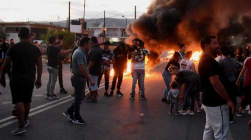 Επεισόδια, φωτιές και οδοφράγματα από τους Ρομά - Οργή για τον θάνατο του 18χρονου στη Μεσσηνία [Εικόνες-Βίντεο]