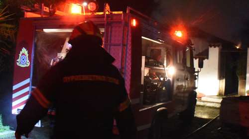 Διόρθωση: Δεν είναι νεκρό το 5χρονο αγοράκι που ανασύρθηκε χωρίς αισθήσεις μετά τη φωτιά σε διαμέρισμα στον Κολωνό