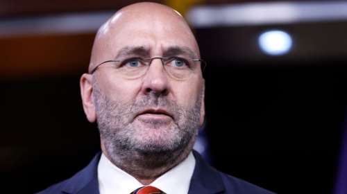 Όλο το Κογκρέσο υπέρ της δημοσιοποίησης των εγγράφων Επστάιν εκτός από έναν: Ποιος είναι ο υπερσυντηρητικός Κλέι Χίγκινς