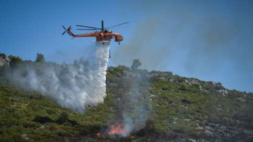 Φωτιά στο Αγρίνιο: Σηκώθηκαν πυροσβεστικά ελικόπτερα για τη μάχη με τις φλόγες στο Καινούργιο