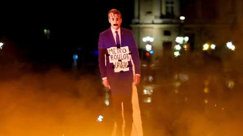 Σε αναβρασμό η Γαλλία - Αντιμέτωπος με δύο προτάσεις μομφής σήμερα ο Μακρόν