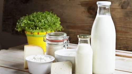 Φάρμα Κουκάκη: Από το ζευγάρι που πούλαγε γάλα στο Κιλκίς το 1977 στην "είσοδο" του κολοσσού των 400 εκατ. ευρώ