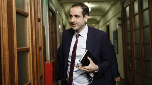 Οργισμένη ανακοίνωση ΕΣΗΕΑ κατά Δημητριάδη για το μπαράζ αγωγών: Στόχος ο περιορισμός της ενημέρωσης μέσω εκφοβισμού