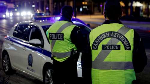 Νύχτα επεισοδίων στο Αιγάλεω: Επιτέθηκαν και σε οδηγό φορτηγού και έκαψαν το όχημα