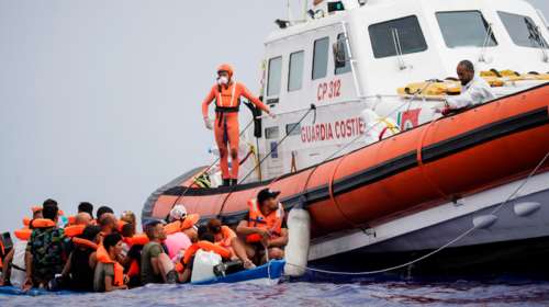 Ιταλία: Τουλάχιστον 20 νεκροί μετανάστες σε ναυάγιο ανοικτά της Λαμπεντούζα