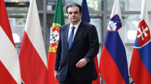 Κυριάκος Πιερρακάκης: Με δύο σακούλες βιβλία έφυγε από το Παζάρι Βιβλίου στην Κλαυθμώνος [βίντεο]