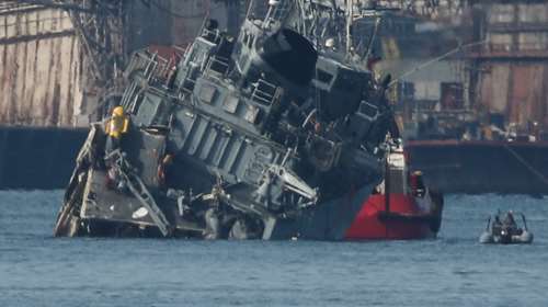 Πειραιάς - Εικόνες σοκ: Το εμπορικό έκοψε στα δύο το "Καλλιστώ"- Ποιό είναι το μυστικό που απέτρεψε την βύθισή του