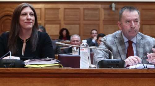 Δεν ξεκινούσε η Εξεταστική για τα Τέμπη: Μπήκε μέσα η Ζωή Κωνσταντοπούλου και δεν έφευγε με τίποτα