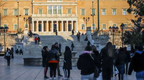 Αλλάζουν όλα για τους ελεύθερους επαγγελματίες: Πόσο θα πληρώνουν πλέον με το &quot;ελάχιστο πλαφόν&quot; - Παραδείγματα