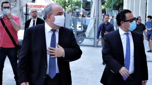 Σε καραντίνα Γεωργιάδης και Παπαθανάσης: Συνάντησαν επενδυτή θετικό στον κορονοϊό