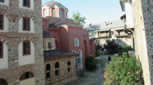 Το πρώτο ξενοδοχείο στο Άγιο Όρος: Προσφέρει ακόμη και μασάζ - Πόσο κοστίζει η βραδιά [βίντεο]