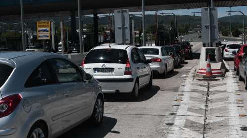 Lockdown: Οπου φύγει... φύγει οι Αθηναίοι - Από την Πέμπτη το πρωί έφυγαν σχεδόν 100.000 ΙΧ