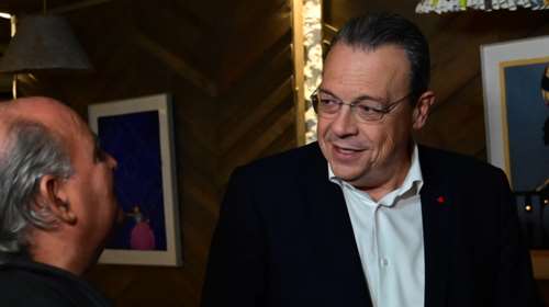 Ο Σωκράτης Φάμελλος συναντά τους βουλευτές του ΣΥΡΙΖΑ και τους ρωτάει: "Θα μείνετε ή θα πάτε με τον Τσίπρα;"
